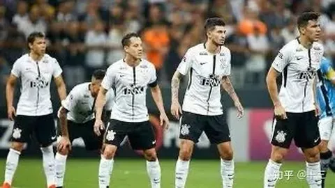 神秘顾客留下千元小费，服务员惊喜落泪：竟不知其身份