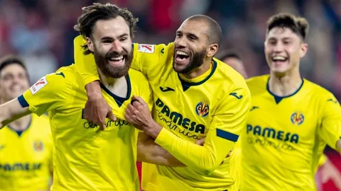 粤足荣耀盛典见证辉煌时刻，林良铭、陈巧珠获评年度足球明星