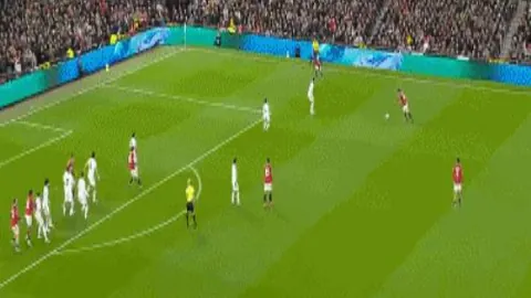 希腊足球霸主奥林匹亚科斯，稳如磐石占据联赛之巅！